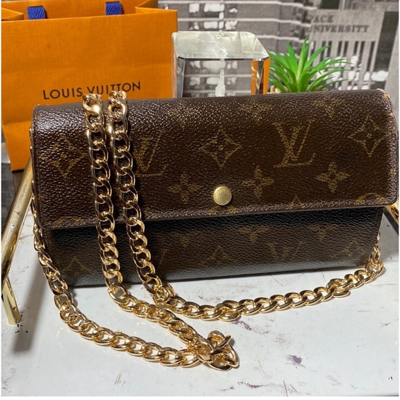 Louis Vuitton Monogram Sarah Wallet - Authentic - Picture 2 of 16